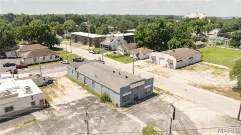 Brick Flex Building with Showroom