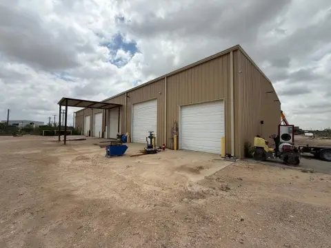 Warehouse with Paint and Wash Bays
