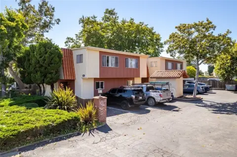 Fourplex with Shared Laundry