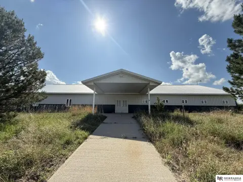 Versatile Building on 8.94 Acres