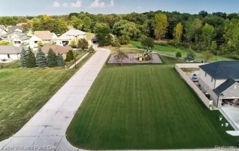 Residential Land in Desirable Neighborhood