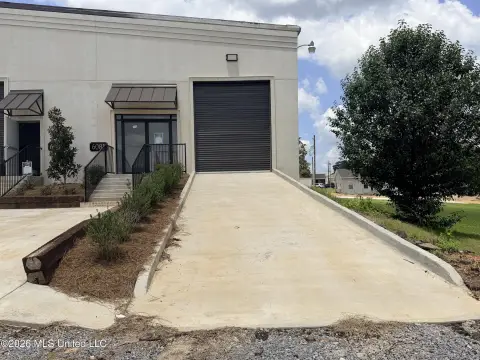 Office Warehouse Suite with 12' Door