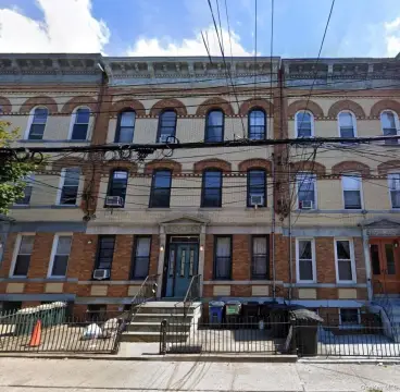 6-Unit Multifamily Building