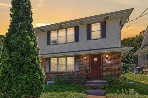 Up-and-Down Duplex with Garage