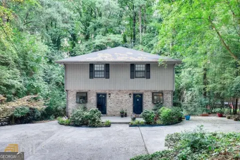 Updated Duplex in Brookhaven Heart