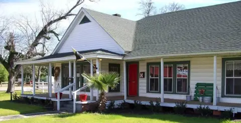 Prime Corner Commercial Property, Milton