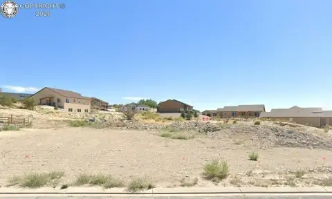 Residential Lot in Golf Community