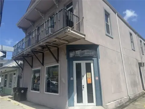 Mixed-Use Building with Apartment