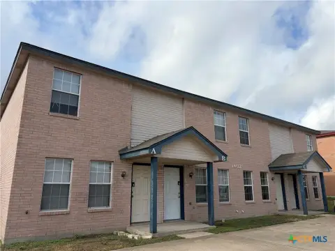 4-Unit Multifamily Building