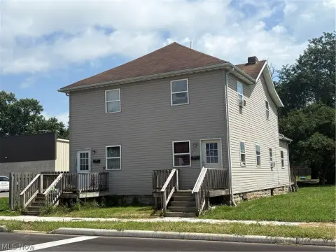 Two-Unit Duplex with Extra Lot