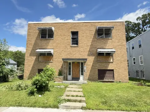 6-Unit Apartment Building
