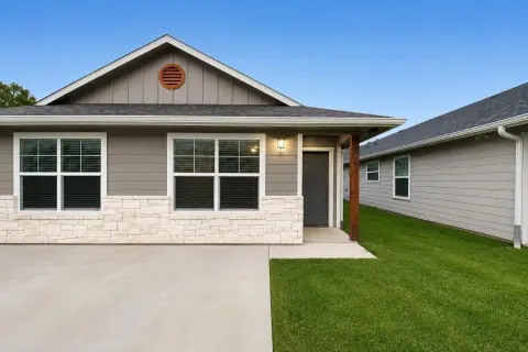 Full Duplex with Income Potential