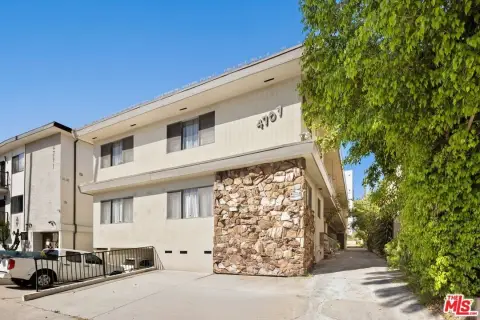 Nine-Unit Multifamily Building in Los Angeles