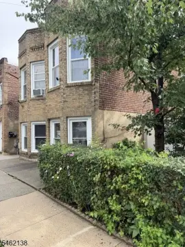 Duplex with Deck