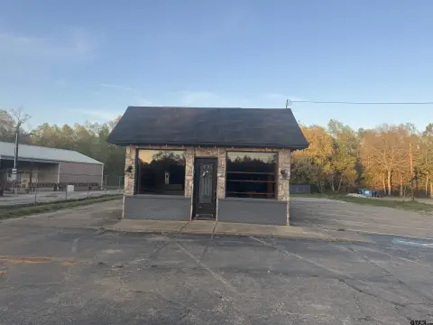 Retail Space on High-Traffic Road