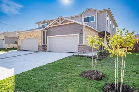 Spacious Duplex in Venus, TX