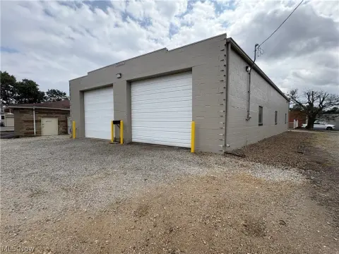 Warehouse with Overhead Doors