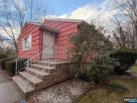 Well-Maintained Home Near Westwood Downtown