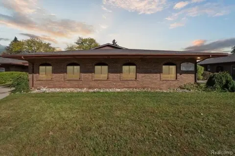 Turnkey Office Condo in Flint