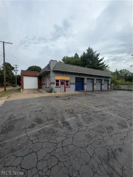 Divisible Auto Shop Building