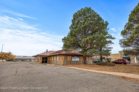 Former Pizza Hut Restaurant