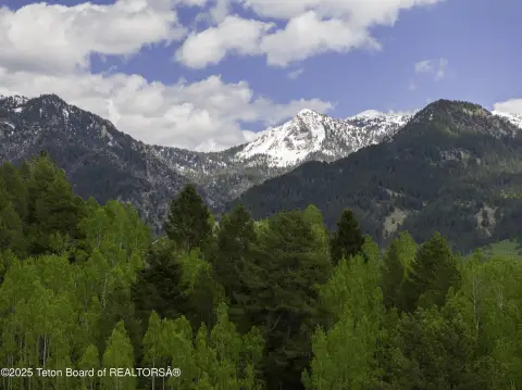 Wyoming Land with Panoramic Views