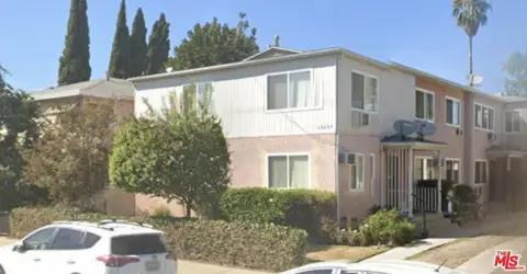 6-Unit Apartment Building