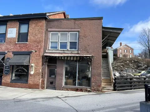 Mixed-Use Building with Apartment