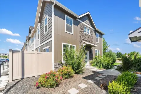 End-Unit Townhouse