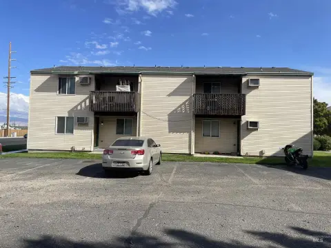 4-Unit Apartment Building