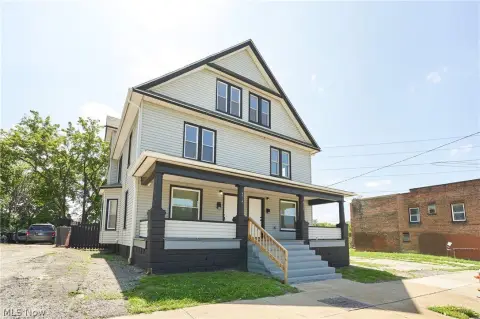 Renovated Duplex With Additional Building