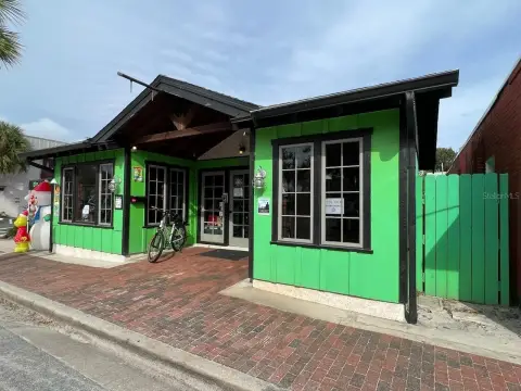Retail on Busy Flagler Avenue