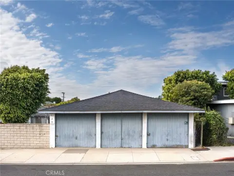 Bungalow-Style Triplex Opportunity