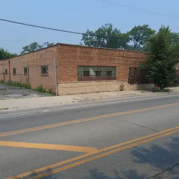 Storage Warehouse with Outside Driveway
