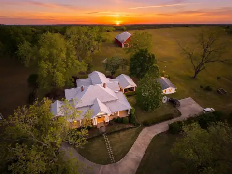 Restored Farmhouse Estate Wedding Venue
