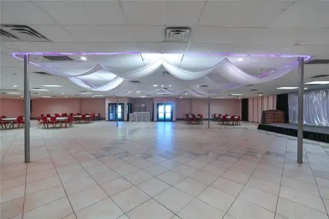Corner-Lot Wedding Venue