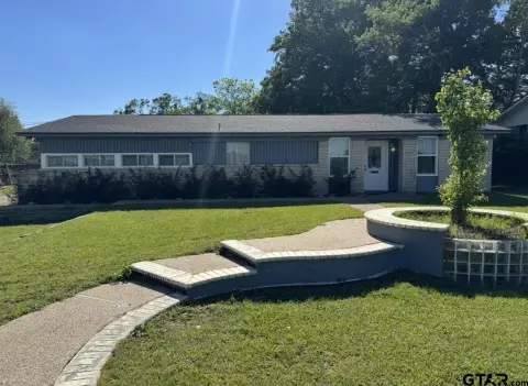 Lindale Commercial Property on Main