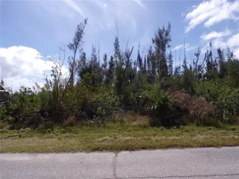 Sailboat Canal Lot in Port Charlotte