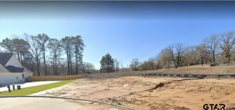 Residential Lot in Thriving Community