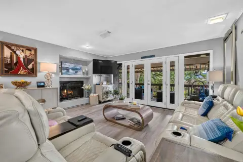 Upper-Level Condo with Covered Slip
