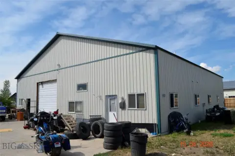Heated Flex Space with Overhead Door
