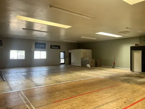 Versatile Warehouse in Central Elko