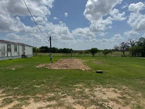 Land in Growing Floresville, TX