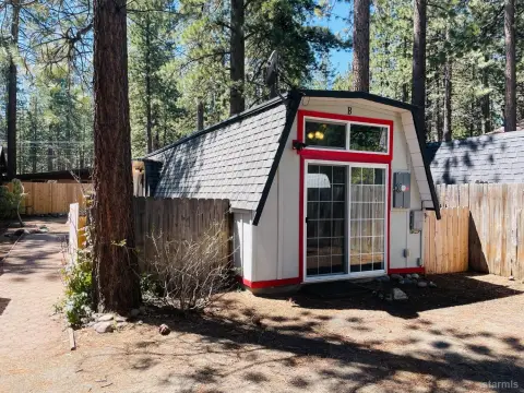 Two-Bedroom Duplex with Two Cabins