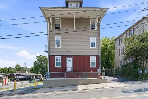 8-Unit Apartment Building