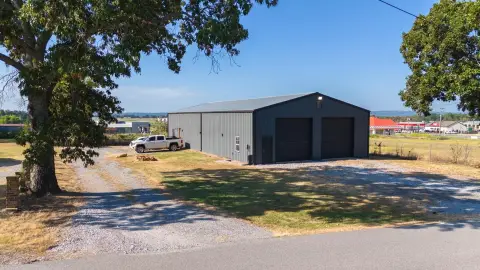 Flex Space With Living Quarters