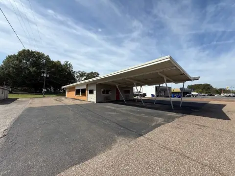 Gleason Restaurant with Equipment Included