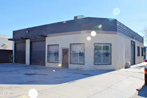 Versatile Commercial Space Near Downtown