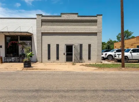 Versatile Retail and Office Space