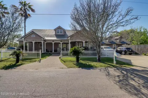 Corner-Lot Multi-Unit Residence